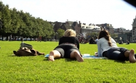 Street Voyeur Films A Blonde And A Brunette In The Park