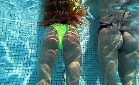 bodacious-amateur-babes-in-sexy-bikinis-have-fun-in-the-pool
