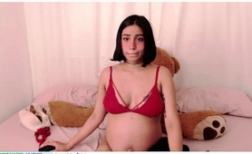 pregnant-beautiful-babe-is-flaunting-her-body-on-cam