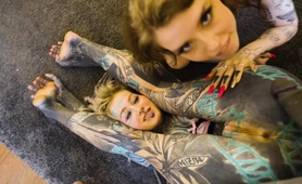 alt-punk-girls-anuskatzz-and-eden-share-a-tattooed-cock